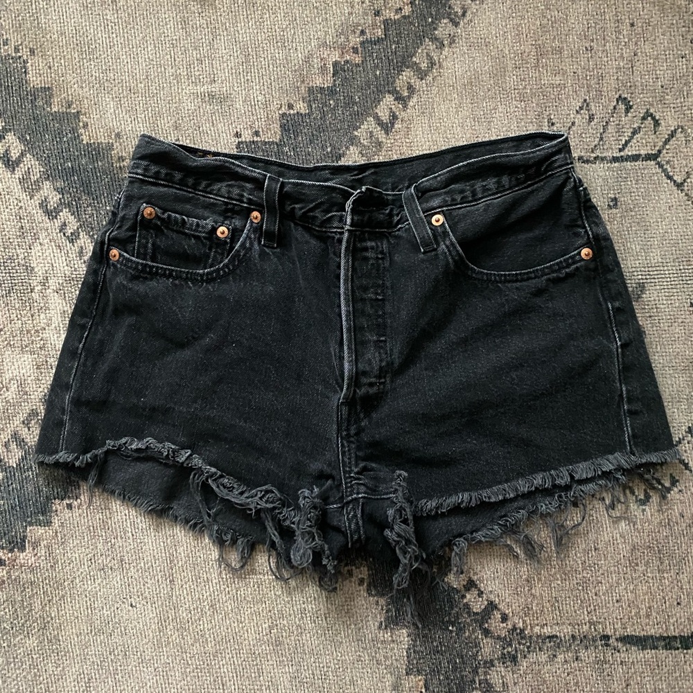 Levi’s 550 denim cutoff shorts